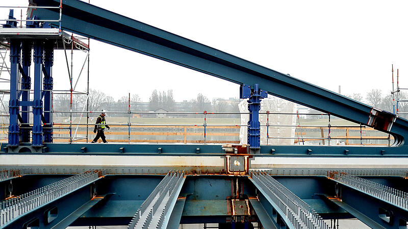 Neue Donaubrücke: Bauarbeiten sollen wieder weitergehen