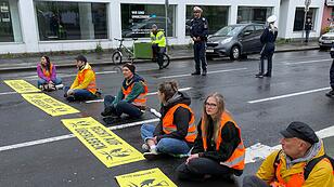 Klimaaktivsten blockierten Verkehr in Linz