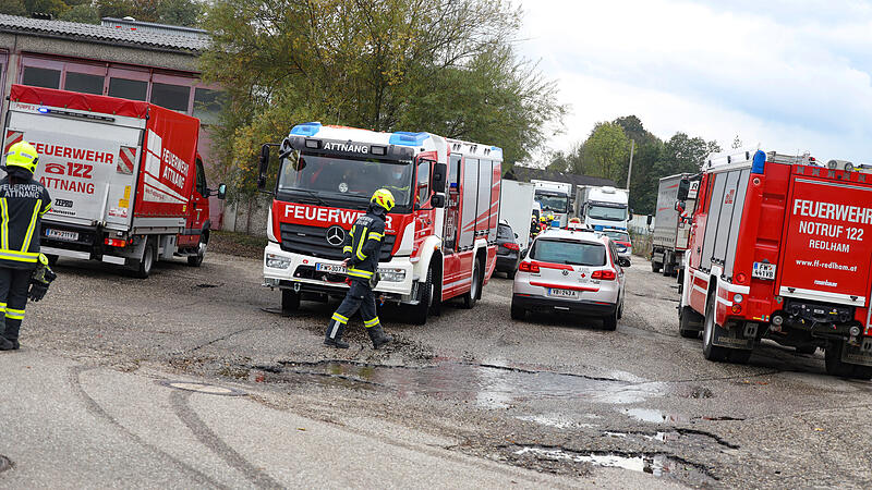 Fotos: Tödlicher Unfall beim Reifenwechsel auf einem Firmengelände in Redlham, Redlham, 17.10.2020 - 1/2
