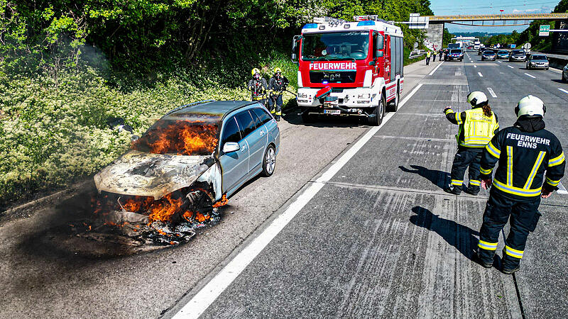 Fahrzeugbrand auf der A1 Westautobahn im Bezirk Linz-Land