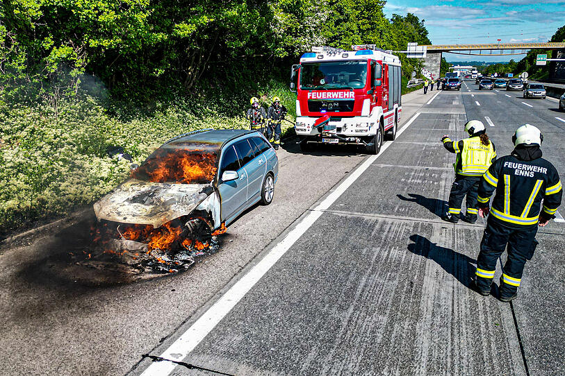 Fahrzeugbrand auf der A1 Westautobahn im Bezirk Linz-Land