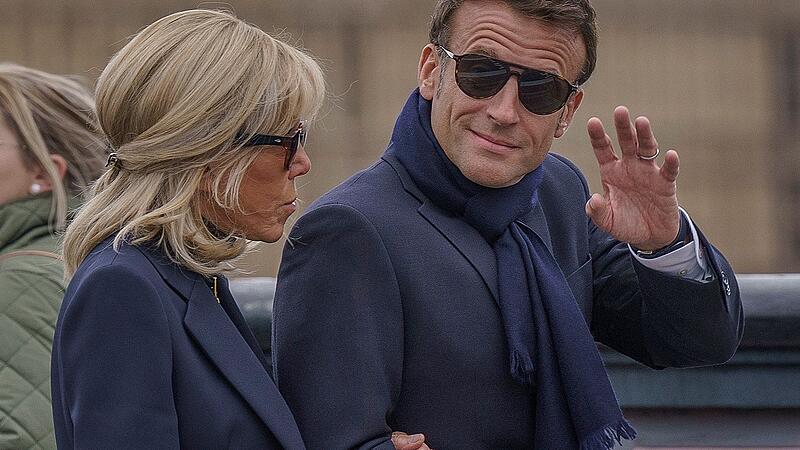 Funeral sneakers? Mockery for Emmanuel Macron - 24 Hours World