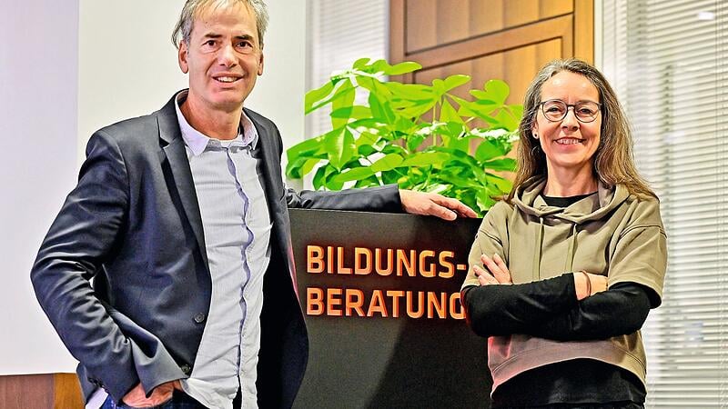 AK-Bildungsberater:in Mag.a Elisabeth Grabner-Oberlik  und Mag. Gerhard Hofer MBA .