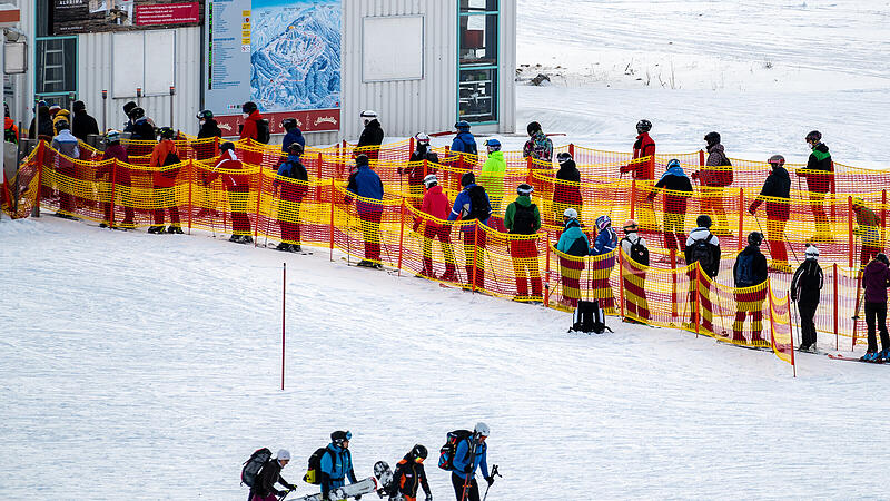 Stau in den Skigebieten: Regierung droht mit Betretungsverboten