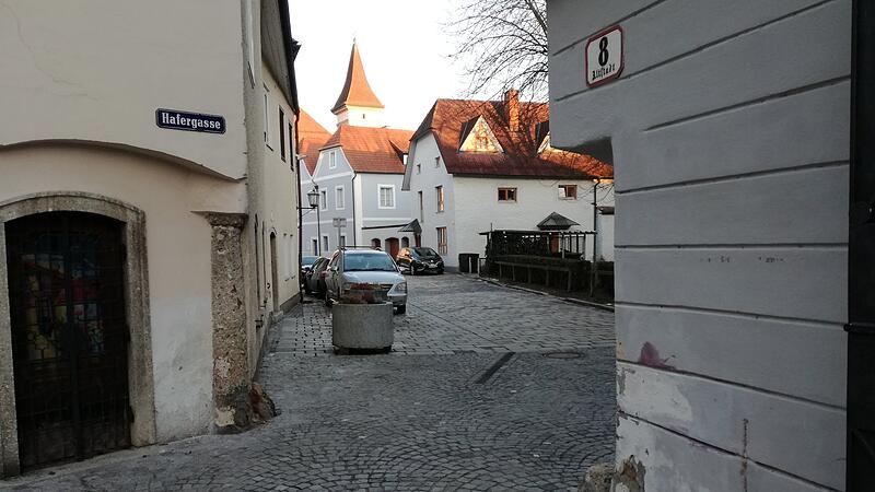 Welser Altstadt: Poller als Hürde für Autofahrer