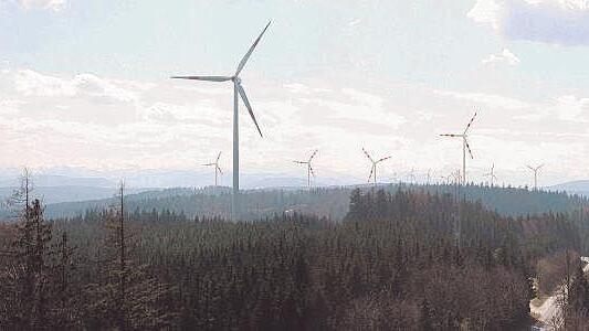 Neues Grundstück für Expansion, Entscheidung zu Windpark naht