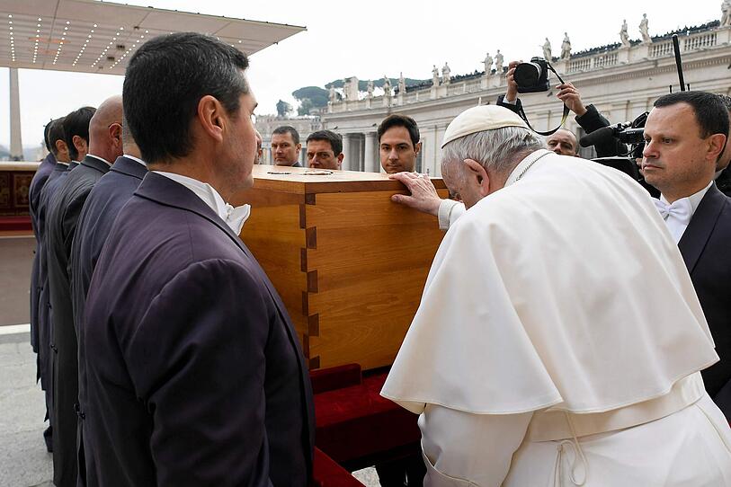 Benedikt XVI. wird beerdigt