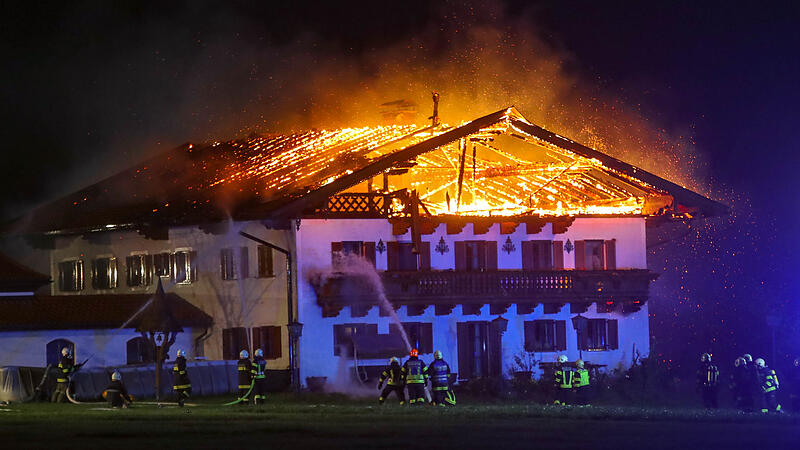Neun Feuerwehren löschten Dachstuhlbrand