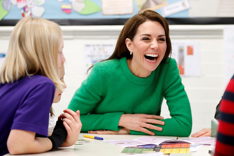 Herzogin Kate hat Spaß in der Schule