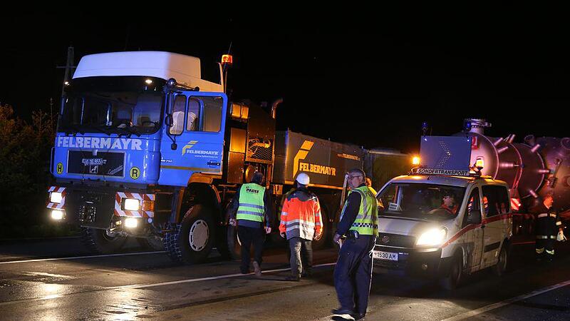 Nach Großbrand: Zweiter Anlauf für 364-Tonnen-Transport zum Hafen Linz