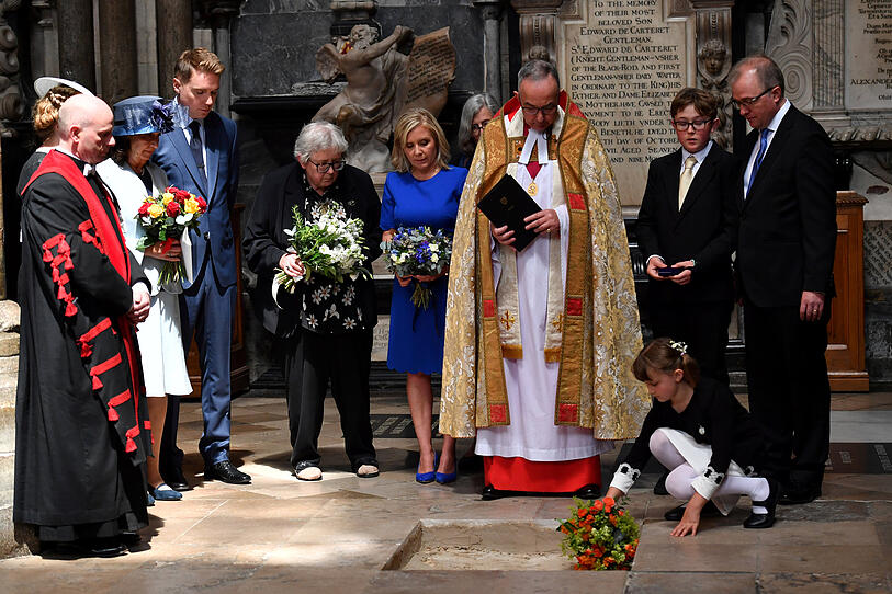 Stephen Hawking in Londoner Westminster Abbey beigesetzt