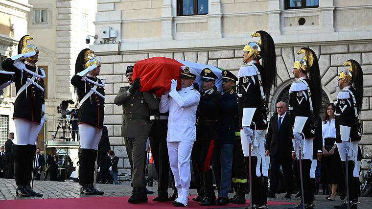 Spitzenpolitiker bei Staatsbegräbnis  für Napolitano in Rom
