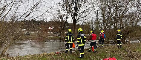 Hochwasser: Feuerwehr rettete Kajakfahrer