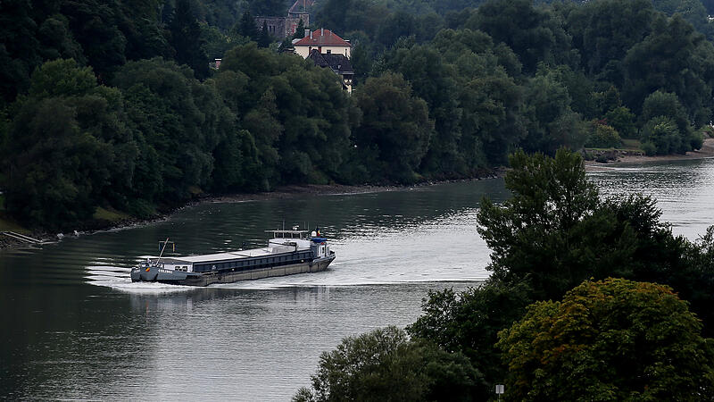 Dramatisches Niedrigwasser in Bayern In Österreich fahren Frachter halbleer