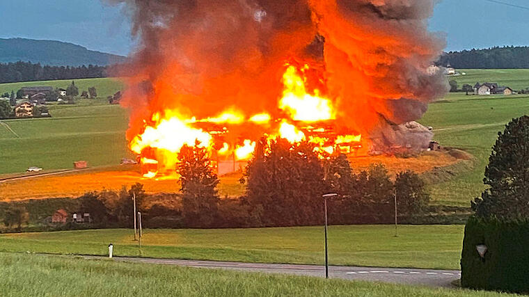 Großbrand auf Bauernhof in Pöndorf