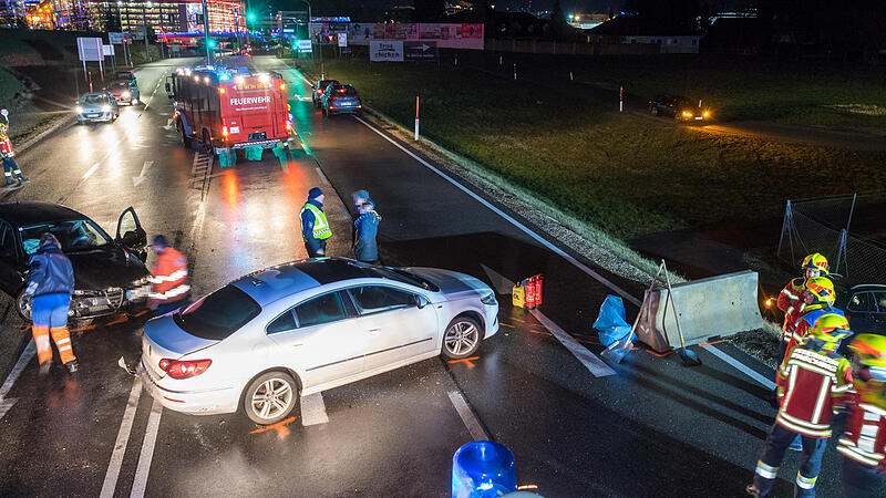 Unfallort abgesichert: Auto des Helfers wurde gerammt