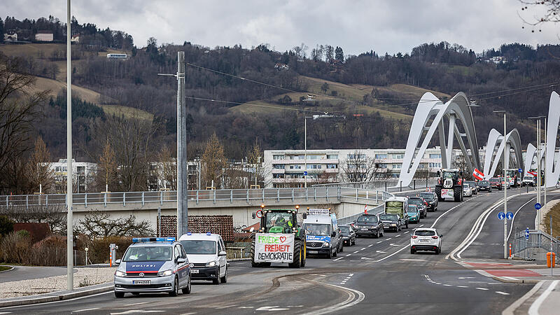 Corona-Maßnahmen-Demo in Linz führt zu Verkehrsbehinderungen
