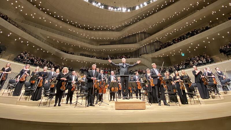 Bruckner Orchester: Standing Ovations in der Elbphilharmonie