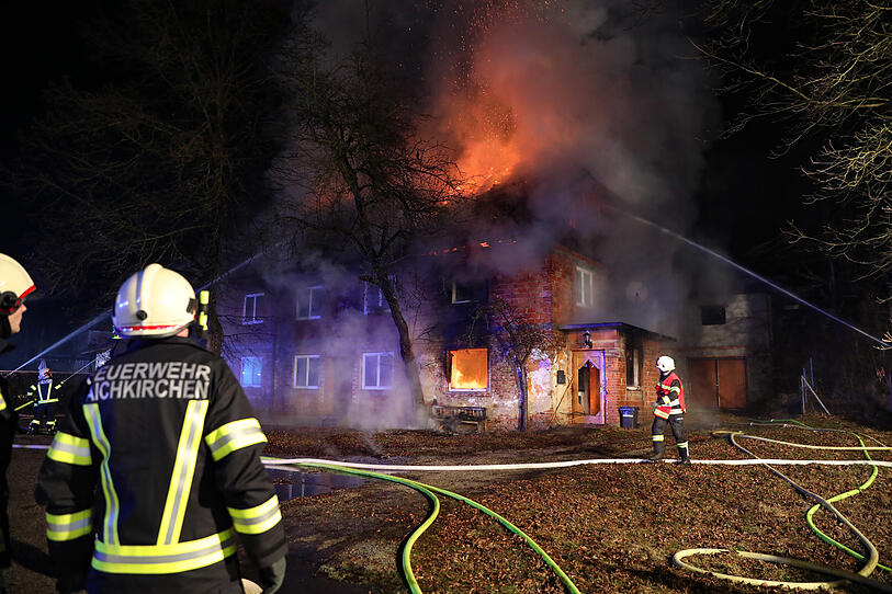 Zehn Feuerwehren bei Wohnhausbrand
