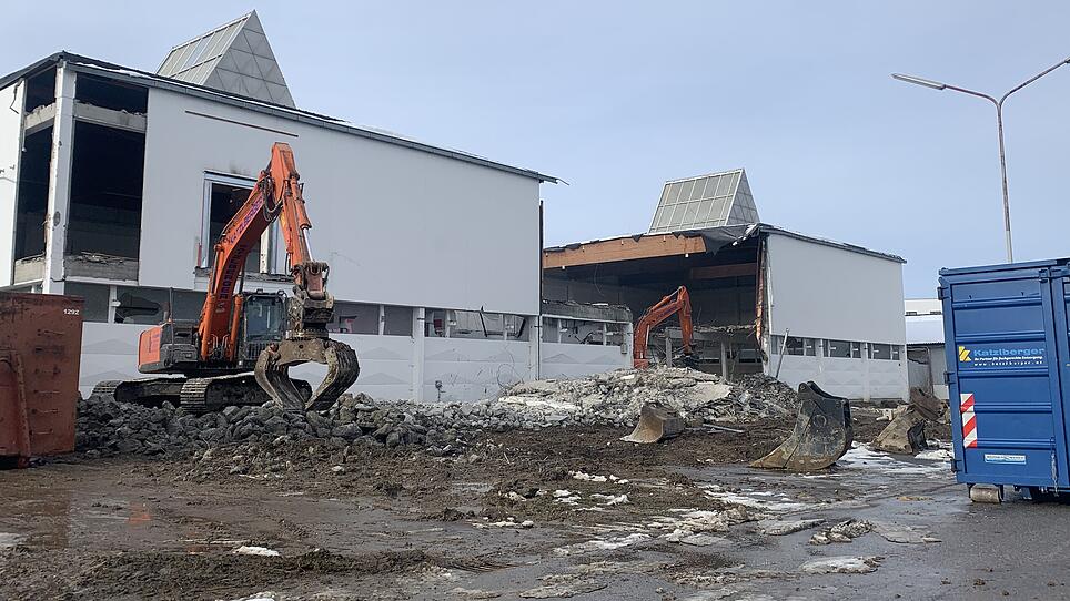"Nationenhalle" abgerissen, grünes Licht für Volleyball-Heimstätte