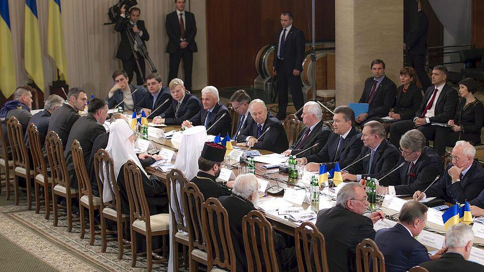 Runder Tisch bleibt ohne Annäherung EU und Russland ringen um Ukraine