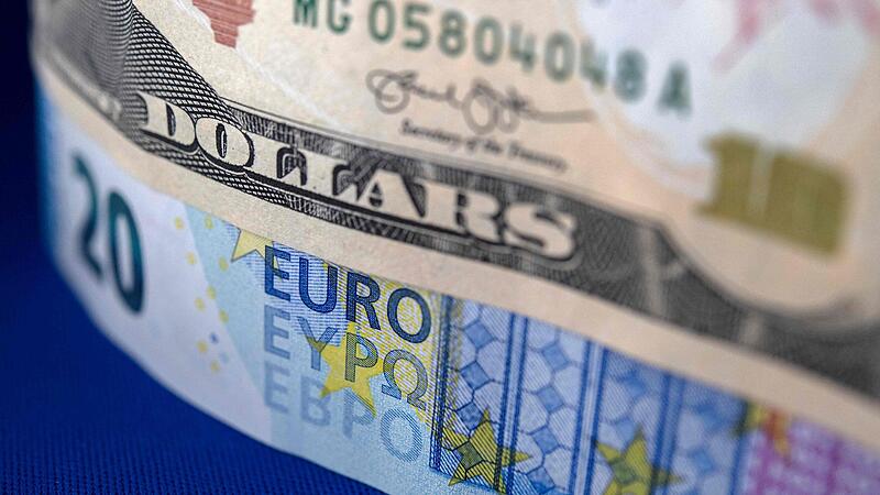 US banking turmoil: Euro gains to $1.0734