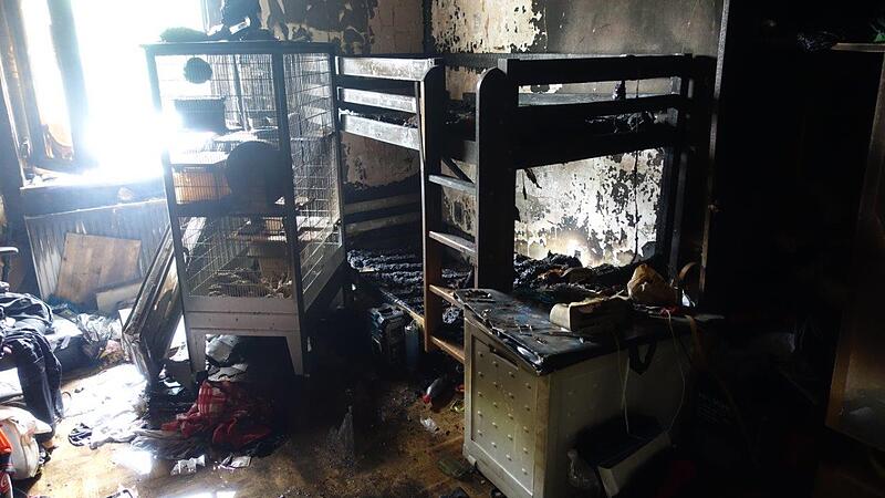Kinderzimmer ging in Flammen auf: Familie konnte sich ins Freie retten