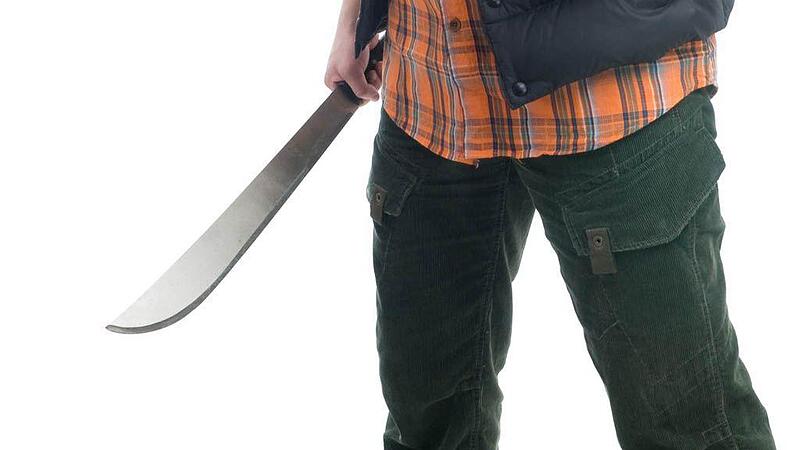 “I’ll cut your head”: man raged in bakery with machete