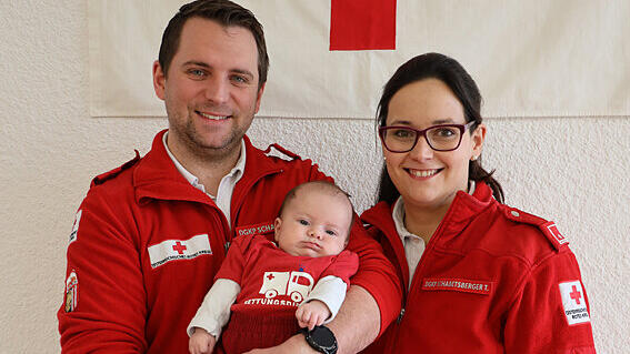 Paramedic couple gave birth to their own child in the car