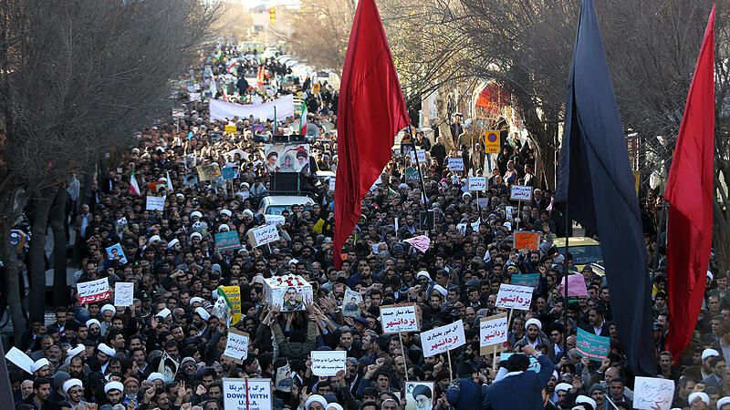 Irans Führung ruft ihre Anhänger auf die Straßen