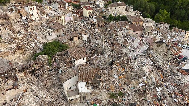 Schweres Erdbeben in Mittelitalien