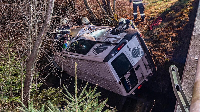 Car driver ended up in the creek bed