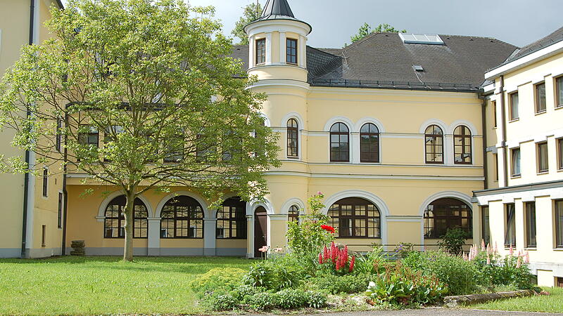 Seit 100 Jahren werden im Schloss Bergheim junge Frauen ausgebildet