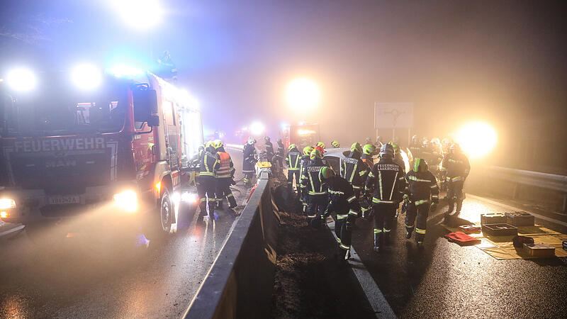 Regau: Serienunfall auf spiegelglatter Westautobahn