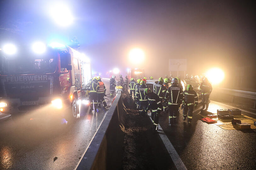 Regau: Serienunfall auf spiegelglatter Westautobahn