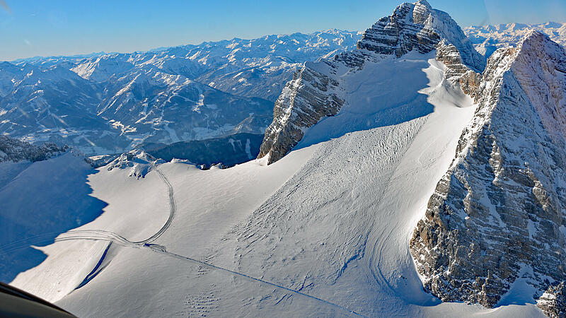 Pictures show giant avalanches on the Dachstein