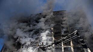Angriffe auf Wohngebäude: Bilder aus Kiew