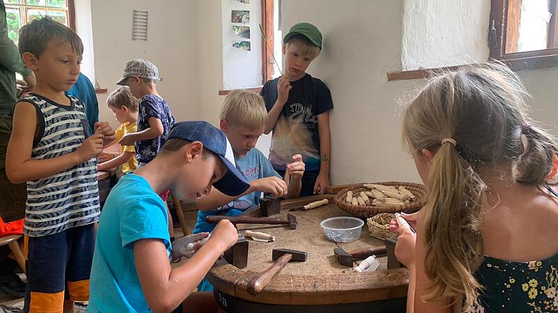Im Tal der Feitelmacher: Wo Kinder altes Handwerk üben