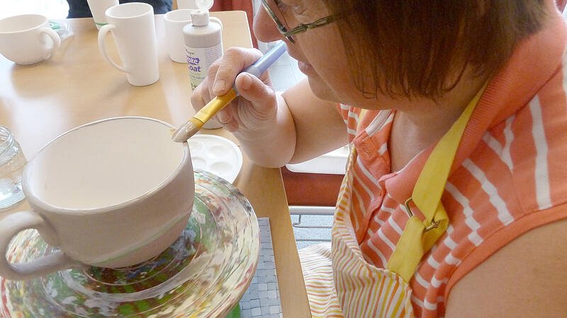 Seit fünf Jahren gibt es in Ischl das Keramikmalcafé