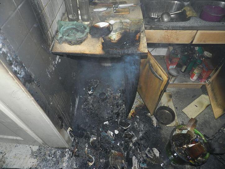 Brand in Küche: Zwei Frauen gerettet