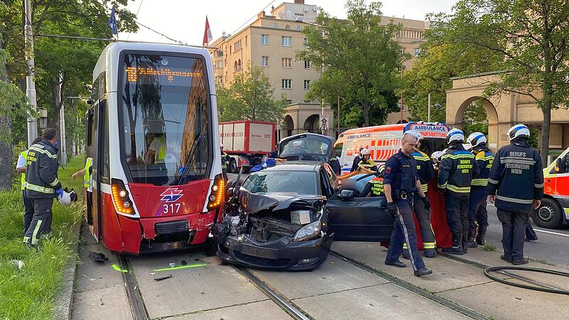 Drug driver crashed into tram: two seriously injured