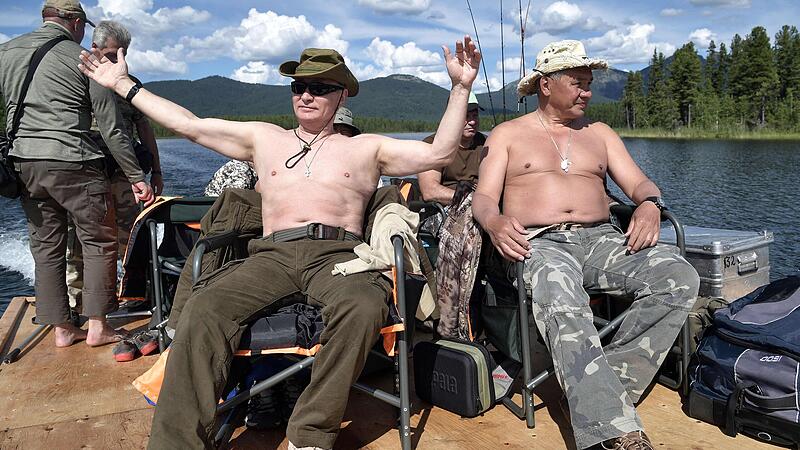 Putin (l.) und Shoigu 2017 bei  einem Jagdausflug in Sibirien
