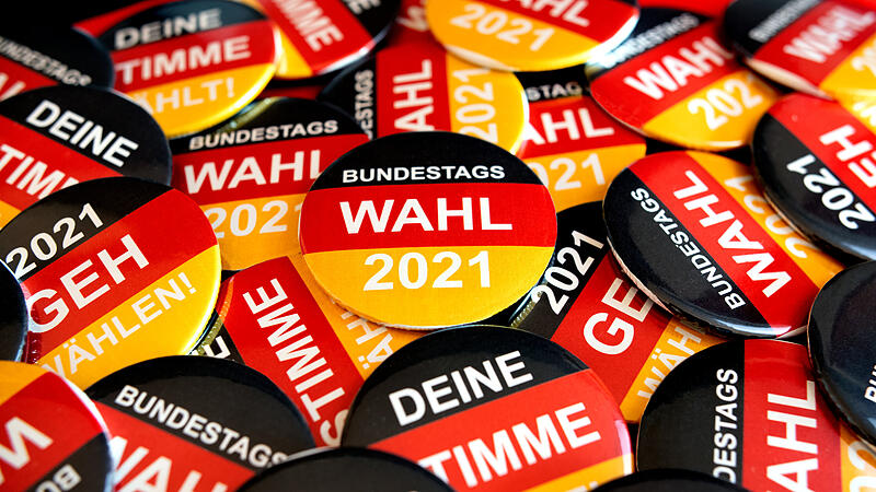 Some German federal election button with the focus statement, election 2021, in the middle.