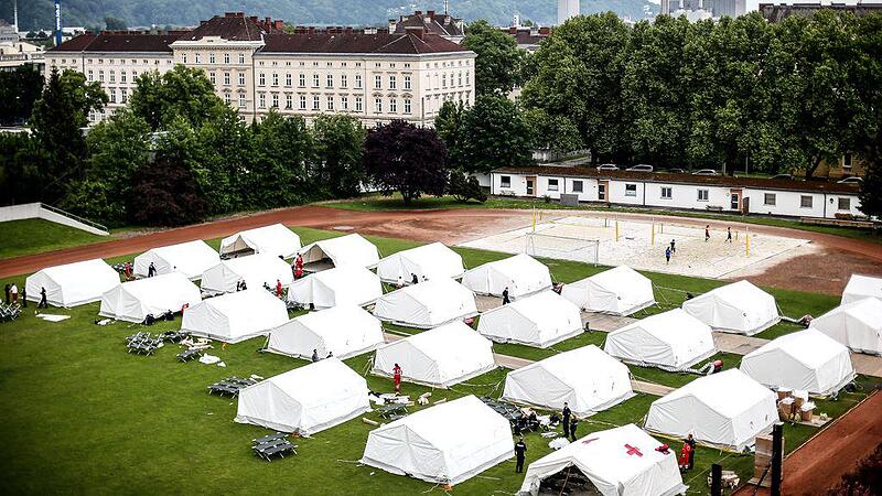 Notquartiere statt Zelten: Die ersten 70 Asylwerber ziehen um