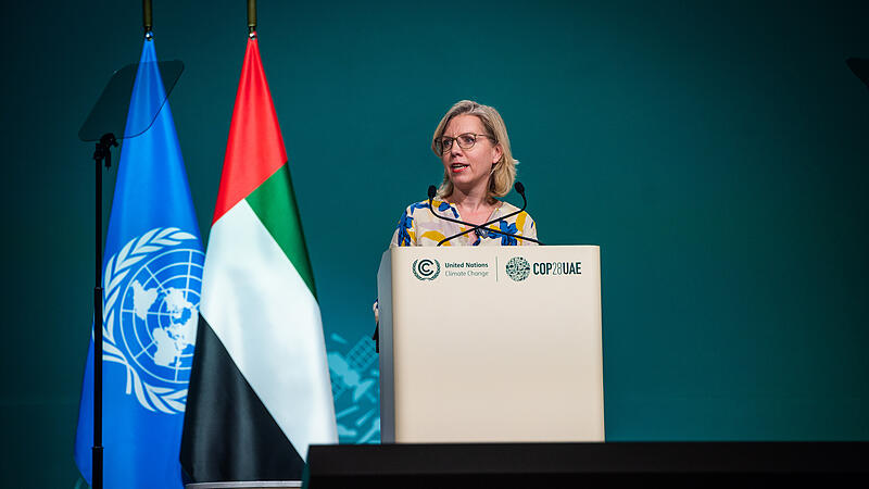 Klimaschutzministerin Leonore Gewessler (Grüne) sprach am Samstag vor dem Plenum der UNI-Klimakonferenz in Dubai.