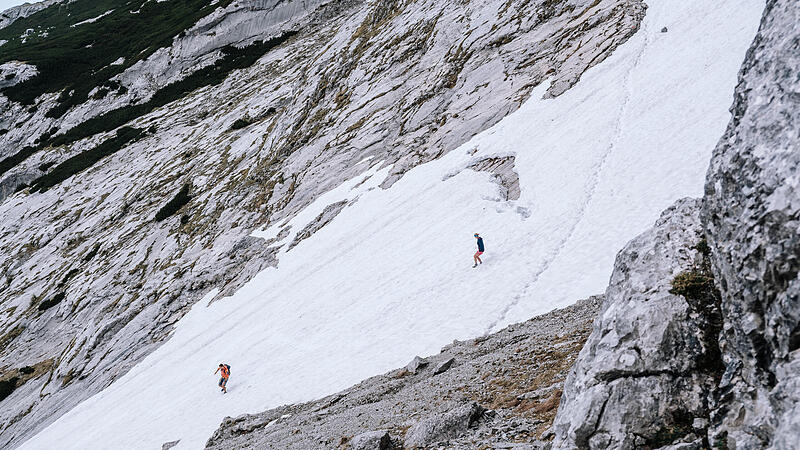 Alpinist slipped 20 meters on a snow field
