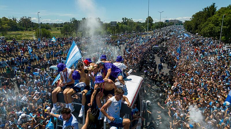 So ausgelassen feiern die Argentinier ihre Fußball-Helden