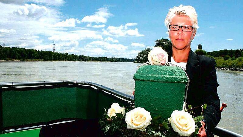 Die Donau bei Linz wird zur letzten Ruhestätte für Verstorbene