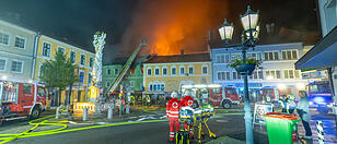 Gebäude am Stadtplatz von Rohrbach in Flammen