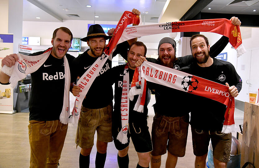 "You will never fly alone": Salzburg-Fans auf dem Weg nach Liverpool